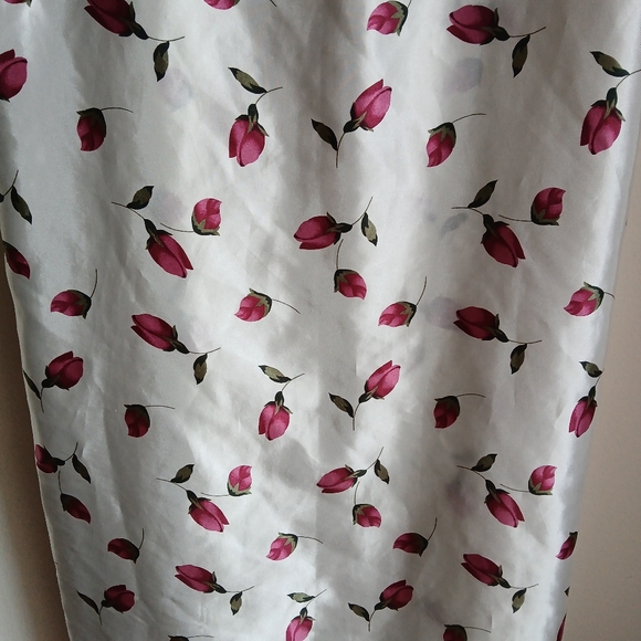 Intimate Essentials Size Large satin Red Rose print - Picture 5 of 11